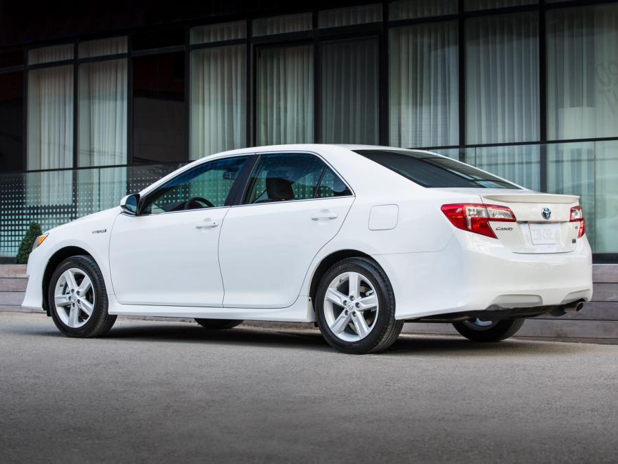  Toyota Camry Hybrid SE 2014 года  (фото 17 из 18)